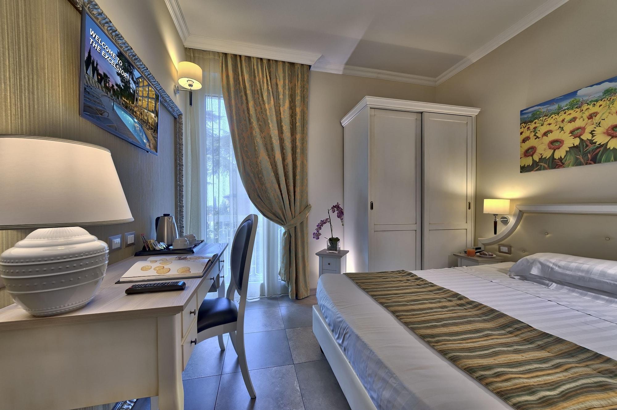 Hotel Excelsior Le Terrazze Garda  Zewnętrze zdjęcie